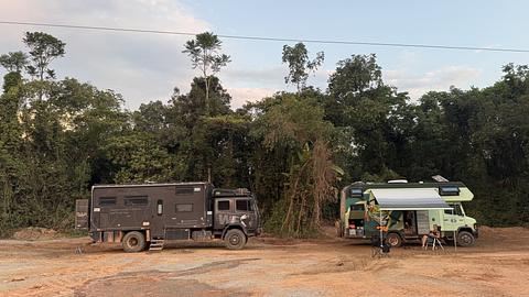 Ao lado da estrada / ao lado da estrada