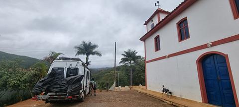 Ao lado da Igreja