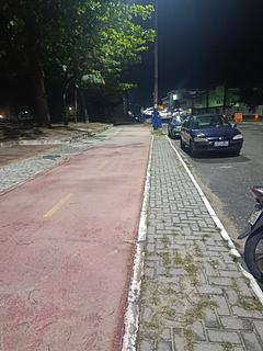 Ao lado da orla