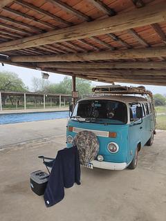 Ao lado da piscina