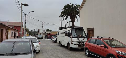 Atrás da igreja