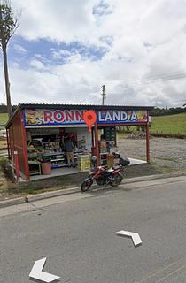 Atrás da Tienda Ronny