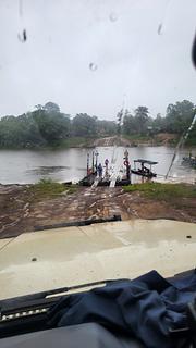 Balsa sobre o Rio Yata.