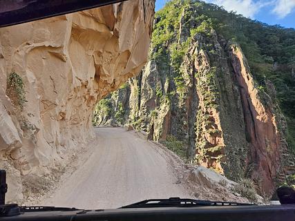 Beautiful adventurace canyon track
