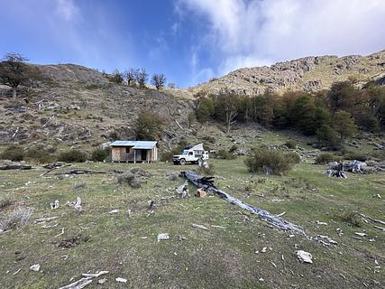Cabaña y campo