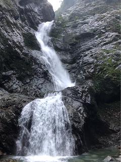 Cachoeira impressionante, escondida na selva