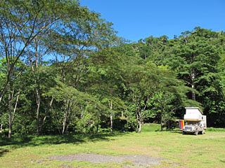Camping na entrada da Reserva Natural Rio Claro