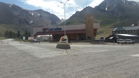 camping no estacionamento de Las Leñas