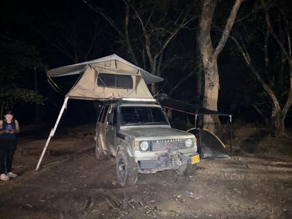 Camping orilla rio Meta