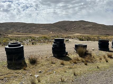 Campo ao lado do rio