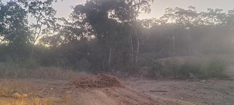 Campo de cascalho na rua