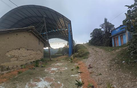 Campo de futebol com cobertura