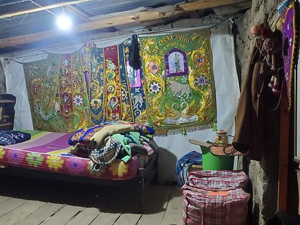 Celidoñas shop/hostel