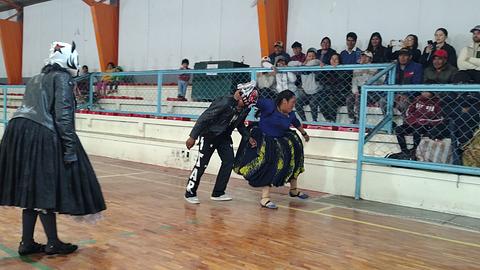 Cholitas Wrestling