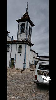 diante da igreja