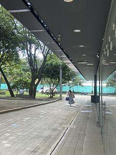 Em frente ao D1 Ciudad del Rio