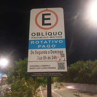 Em frente à praia dos anjos