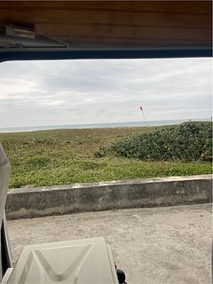Em frente à praia com vizinhos simpáticos