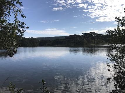 Espaço ao lado da estrada