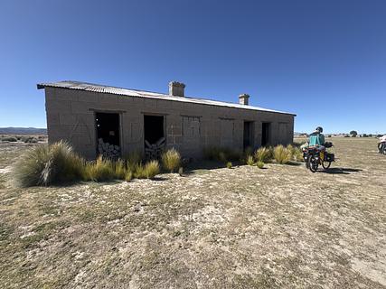Estação de trem abandonada em Condo