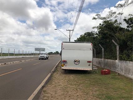 Estacionamento da academia ao ar livre em frente Aeroporto