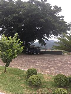 Estacionamento ao lado da Igreja