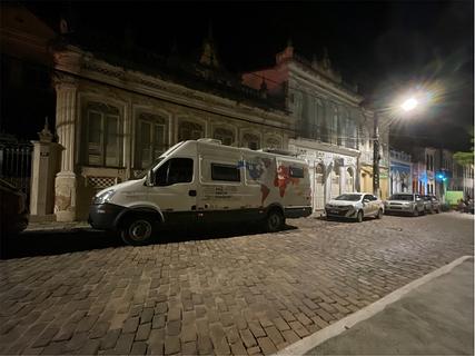Estacionamento ao lado de Restaurante