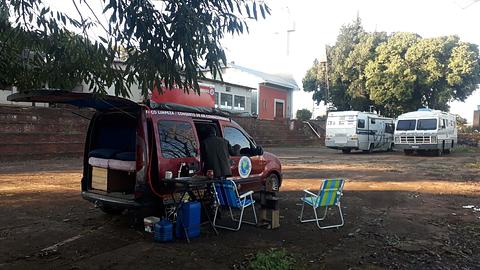 Estacionamento atrás da Igreja