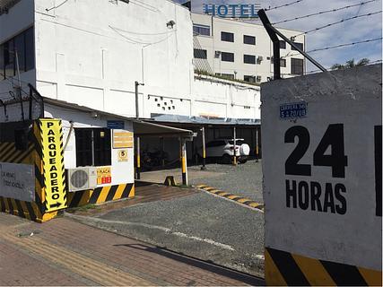 Estacionamento para caminhões grandes