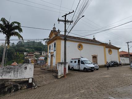 Estacionamento externo na Igreja N Sra do Rosário dos Pretos