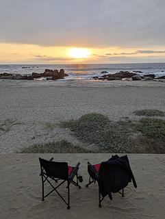 Estacionamento em frente ao Oceano Pacífico