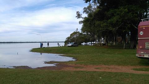 Estacionamento gramado no rio