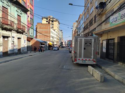 Estacionamento gratuito na rua em área turística