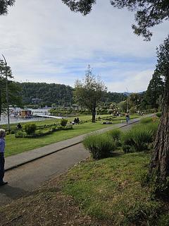 Estacionamento gratuito com vista para o lago