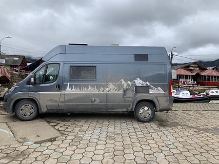 Estacionamento para lançamento de barcos. Laguna de la Cocha