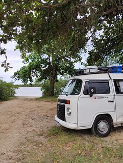 Camping - Estacionamento perto da lagoa