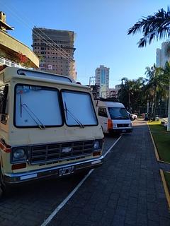 estacionamento sobre praça em Itapema