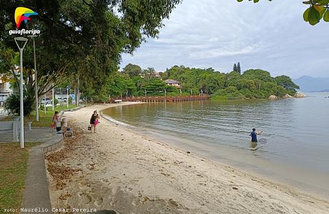 Estacionamento na Praia do Bom Abrigo