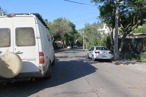 Estacionamento na rua em bairro agradável