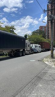 Estacionamento na Rua perto da Delegacia de Polícia
