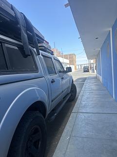 Estacionamento em rua tranquila