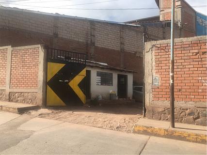 Estacionamiento Cusco (+acampamento informal)