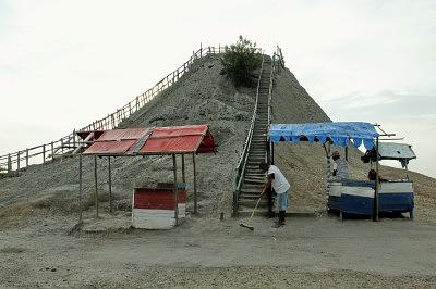 Estacionamiento junto al Volcán Totumo