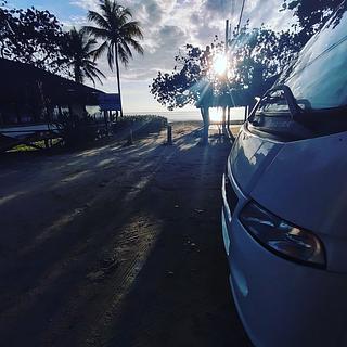 Estrada de terra na praia