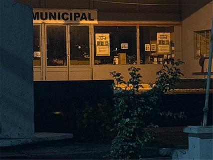 Frente cine municipal plaza