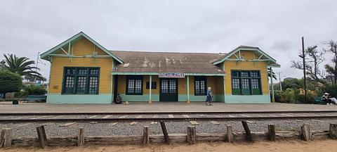 Humedal Petrel y Antigua Estacion de Tren