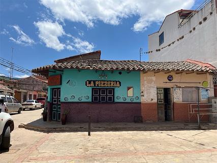 La Pizzeria