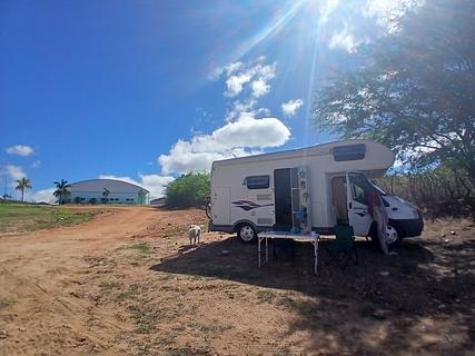 Lote vago ao lado do centro da cidade.