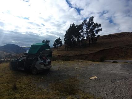 Lugar plano al costado de la ruta