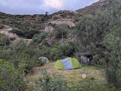 Lugar plano à beira da estrada